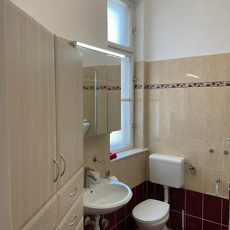 Soho - Kiraly * بودابست